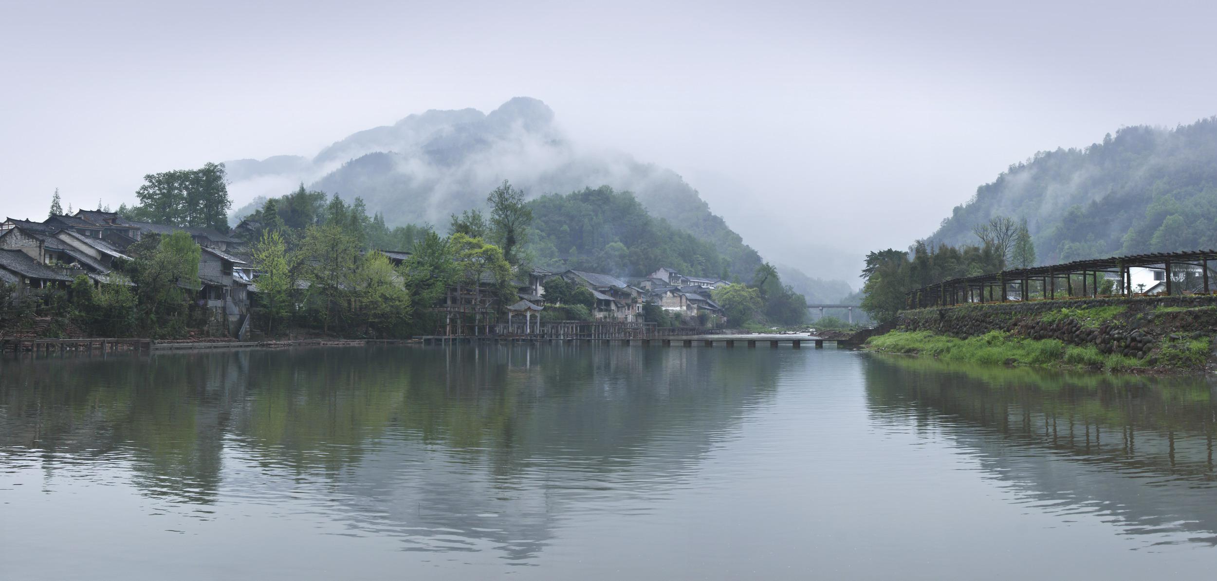 堅(jiān)持發(fā)展以休閑度假為核心的體驗(yàn)型旅游產(chǎn)業(yè)