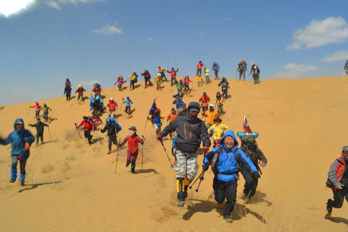 沙漠旅游也是一種很富有情趣和刺激性的旅游活動